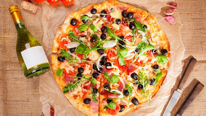 Пицца, роллы, пироги и подарок от службы доставки Via Pizza со скидкой 60%