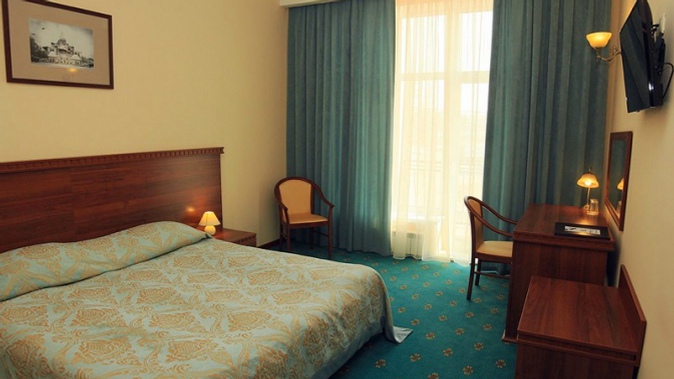 Отдых для двоих в номере стандарт, комфорт или люкс с завтраками в загородном отеле «Купецъ»