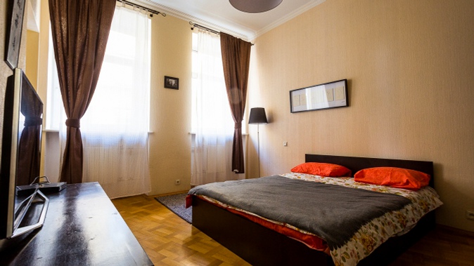 Отдых в центре Санкт-Петербурга для двоих в апартаментах либо номере категории стандарт или комфорт в апарт-отеле «Комфорт на Колокольной»