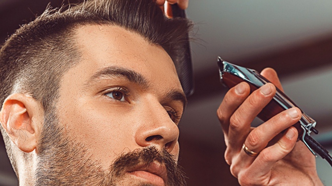 Мужская стрижка, моделирование бороды или детская стрижка в барбершопе Barber