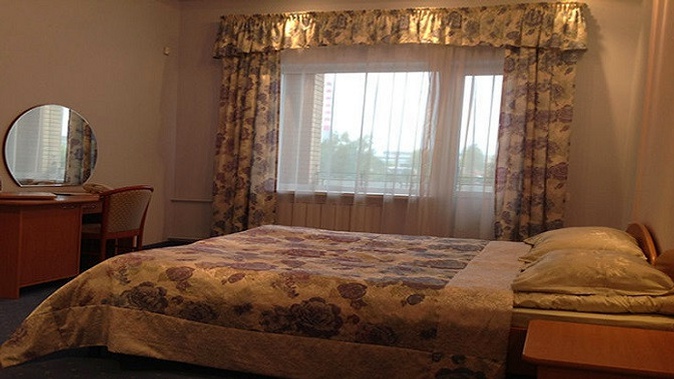 Отдых на берегу Таганрогского залива для двоих в номере категории люкс с завтраками в гостинице «Приазовье»