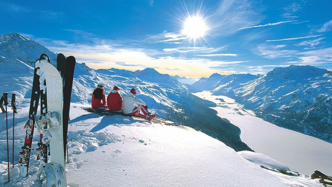 Отдых на горнолыжном курорте Домбай для 4, 5 или 6 человек в номере выбранной категории с завтраками в отеле «Родник»