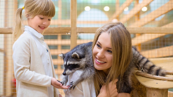 Посещение контактного зоопарка «Зверюшки — не игрушки!» в ТРЦ «Азовский»