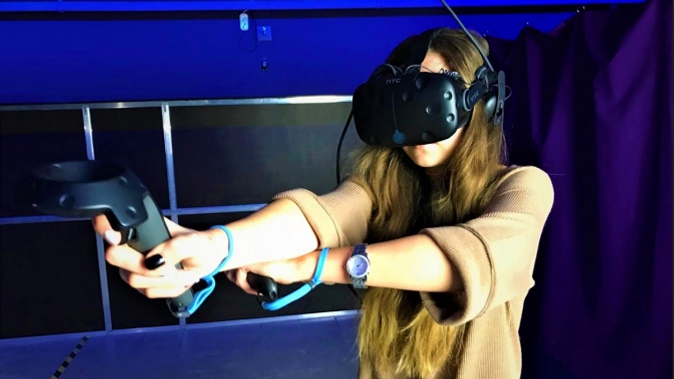 Игра в шлеме виртуальной реальности от компании EvolutionVR