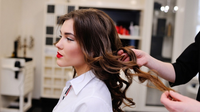 Окрашивание, стрижка, лечение волос и полировка в салоне красоты «Эль-Си»