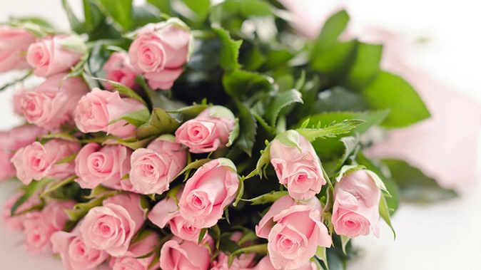 Букет от 15 до 101 розы в упаковке или шляпной коробке от компании «Эдельвейс»