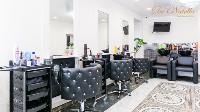 Мужская или женская стрижка, окрашивание, укладка и процедуры по восстановлению волос на выбор в студии красоты De’Natella