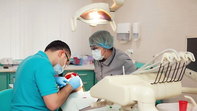 Установка брекет-системы на выбор на одну или две челюсти в стоматологической клинике «Дентал Студио»