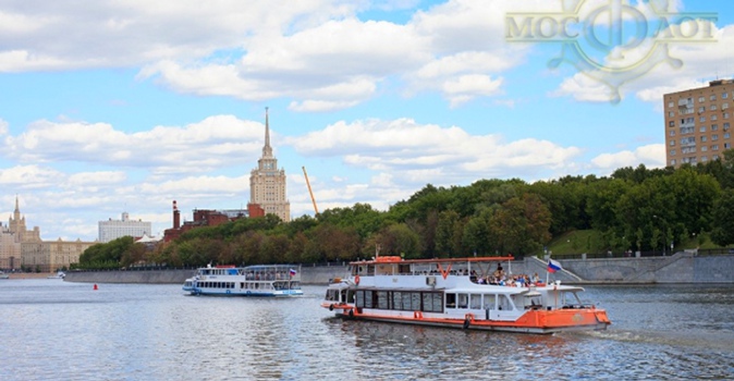 Прогулка на теплоходе по Москва реке с ужином для одного, двоих, троих или четверых от СК "МосФлот"
