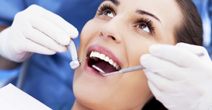 Лечение кариеса и установка пломб на 1, 2 или 3 зуба в Клинике на Бауманской