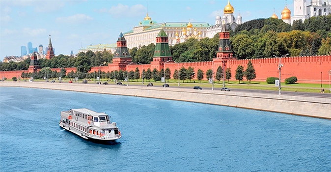 Прогулка по Москва реке с обедом и ужином для двоих или компании до 10 человек от СК "Августина"