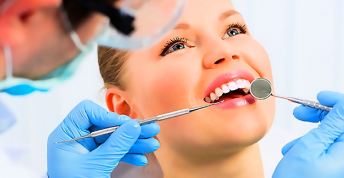 Комплексная гигиена полости рта: УЗ-чистка зубов, AirFlow и др. услуги в Медицинском центре "Времена года"