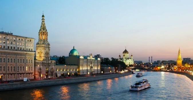 Прогулка на теплоходе по Москва реке с ужином для двоих, троих или большой компании до 10 человек