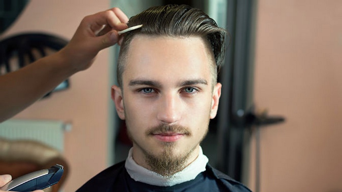 Мужская или детская стрижка, моделирование, бритье бороды в барбершопе Genesis.