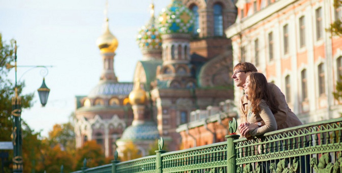 Отдых в Санкт-Петербурге в номере выбранной категории, с игристым напитком, комплиментом и украшением номера в отеле Rotas.