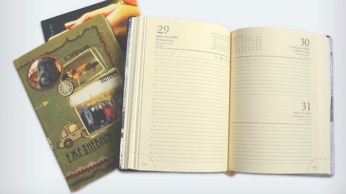 Изготовление календарей с фото, ежедневников, магнитов и наклеек на шампанское.