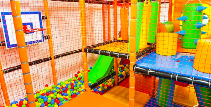 Посещение игровых и развлекательных зон в любой день в детском игровом центре Play Room.