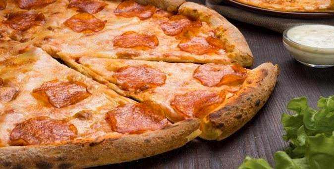 Весь ассортимент пиццы и закусок с подарком в онлайн-пиццерии «Слайс пицца».