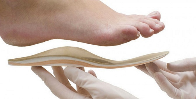 Изготовление ортопедических стелек по отпечатку ступней, консультация ортопеда в ортопедической мастерской «Медик-орто».