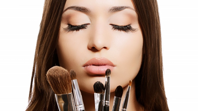 Полный курс макияжа в группах или индивидуальные занятия в международной школе макияжа «Визаж Nonstop».