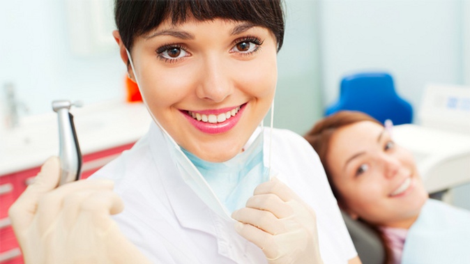 Лечение кариеса и установка пломбы, ультразвуковая чистка, отбеливание зубов в стоматологической клинике «Вега».