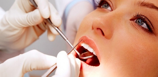 Комплексная гигиена полости рта и установка страза, лечение кариеса в стоматологическом центре «Лазер Плюс».
