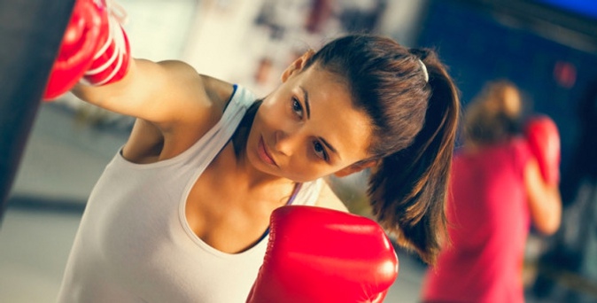 Абонемент на месяц занятий боксом для женщин и мужчин в сети боксерских клубов «Ломоносовъ».
