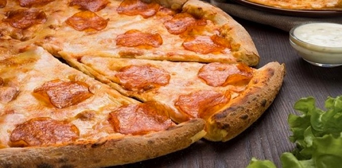 Весь ассортимент пиццы и закусок с подарком от онлайн-пиццерии «Слайс пицца».