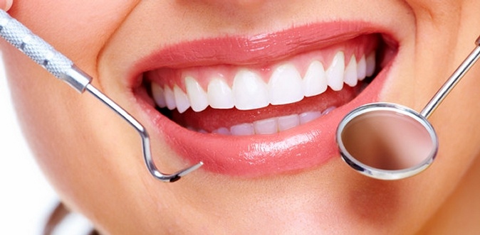 Лечение кариеса, установка пломбы, ультразвуковая чистка зубов, эстетическая реставрация зубов в сети круглосуточных стоматологий «Специалист».