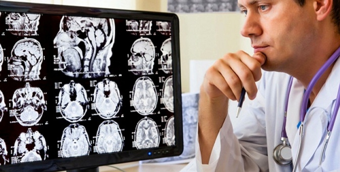 МРТ головы, позвоночника, суставов, прием невролога или травматолога в клинике «Премиум клиник».