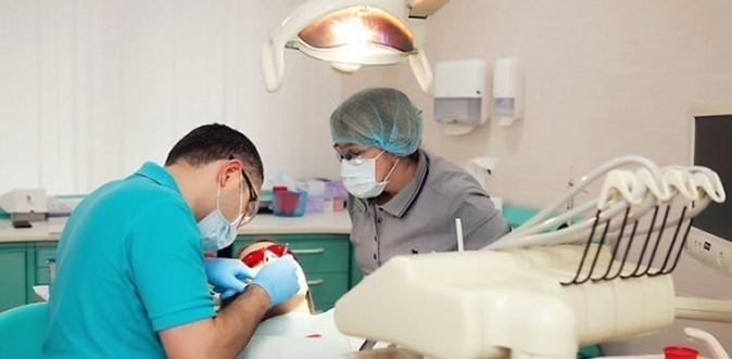 Установка брекет-системы на выбор на одну или две челюсти в стоматологической клинике «Дентал Студио».