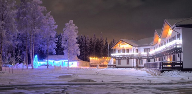 Отдых в Карелии в 30 км от мраморного Каньона «Рускеала» для двоих человек, или семьи с катанием на ватрушках, лыжах и коньках в загородном туристическом комплексе «Гардарика».