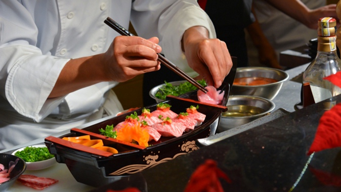 Посещение мастер-класса «Суши старт» или «Суши интенсив New» для одного либо двоих в школе суши-мастерства «Суши повар».