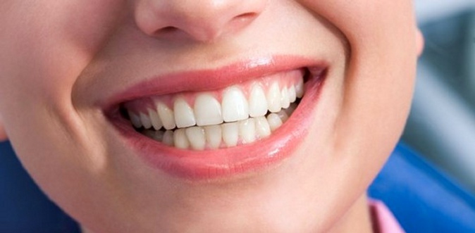 Ультразвуковая чистка зубов с чисткой AirFlow или установка одной пломбы в стоматологии «МАС-дент».