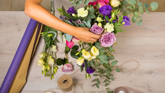 Флористические мастер-классы на выбор или упрощенный курс флористики для начинающих от компании Sweets & Flowers Bar.