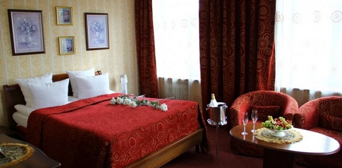 Отдых для одного или двоих в номере выбранной категории в отеле «Меншиков».