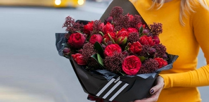 Букет из роз или тюльпанов, цветы в коробке или авторский букет.
