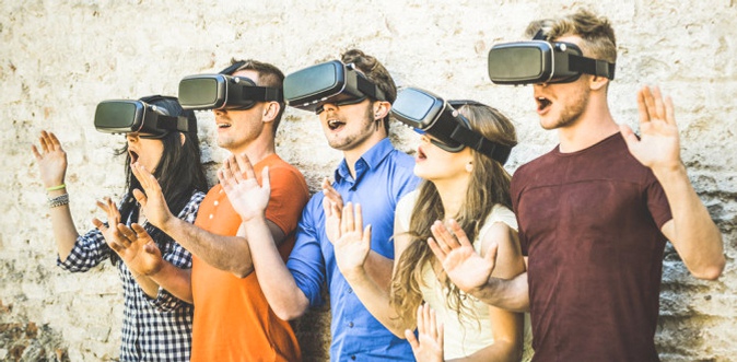 Игра в шлеме виртуальной реальности для одного, двоих или компании в клубе виртуальной реальности VR4Fun.