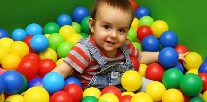 Посещение детской игровой комнаты или зоны Pool Party для одного или двух детей в центре детской радости «Карапузик».