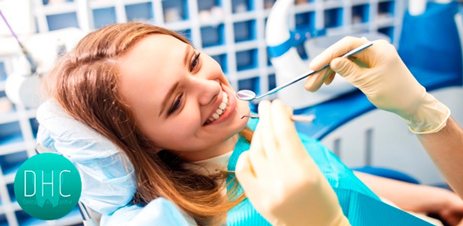 УЗ-чистка, отбеливание по системе AirFlow, фторирование, лечение и удаление зубов в стоматологическом центре DHC.