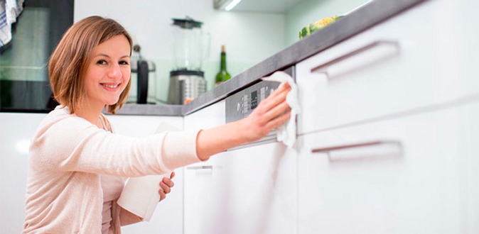 Мытье окон, поддерживающая или генеральная уборка квартиры от компании Clean Service.