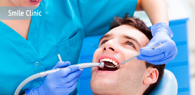 Комплексная гигиена полости рта, лечение кариеса с установкой пломбы, эстетическое восстановление или удаление зубов, установка металлокерамических коронок в стоматологии Smile Clinic.
