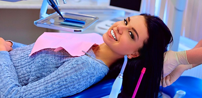 Услуги стоматологии «Здоровья всем»: лечение кариеса или пульпита, металлокерамические коронки, композитные виниры и не только!