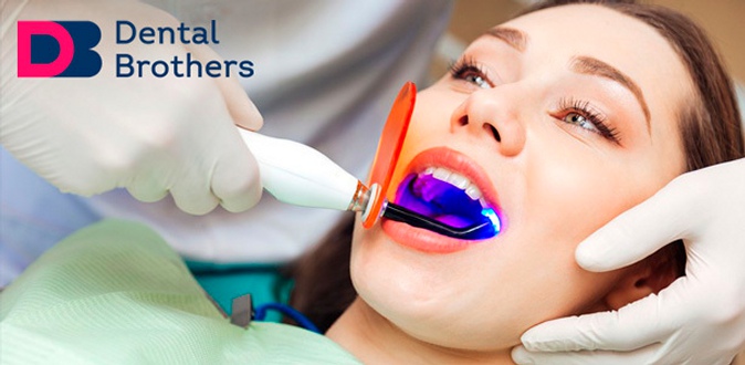Комплексная гигиена полости рта, отбеливание зубов Opalescence Boost или Klox в стоматологическом центре Dental Brothers.