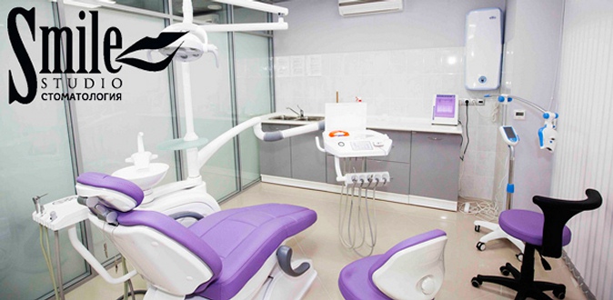 Ультразвуковая чистка зубов, процедура Air Flow, отбеливание зубов методом Zoom до 10 тонов или Amazing White Extra до белоснежного оттенка в стоматологической клинике Smile Studio.