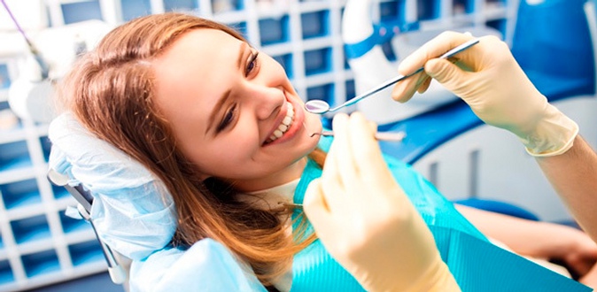 Лечение кариеса, установка имплантатов, реставрация или протезирование зубов металлокерамикой, чистка и удаление зубов и не только в стоматологии «Гарант плюс».