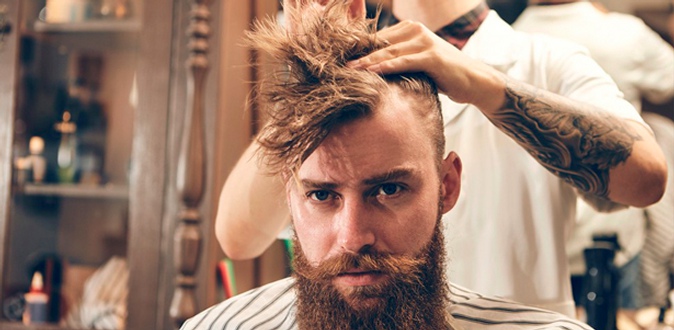 Мужская или детская стрижка, моделирование бороды и усов, бритье головы опасной бритвой в барбершопе BlackJack.